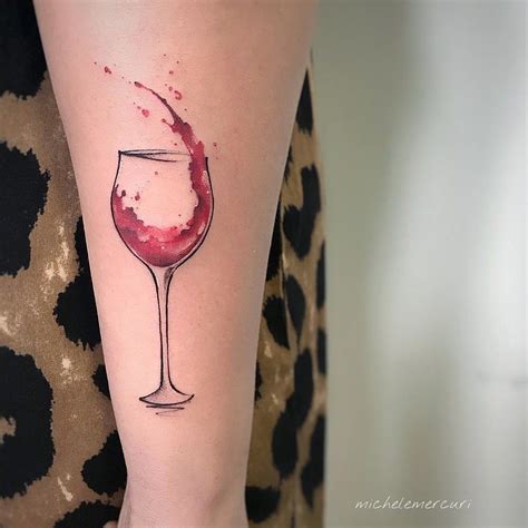 Significado del tatuaje de copa de vino